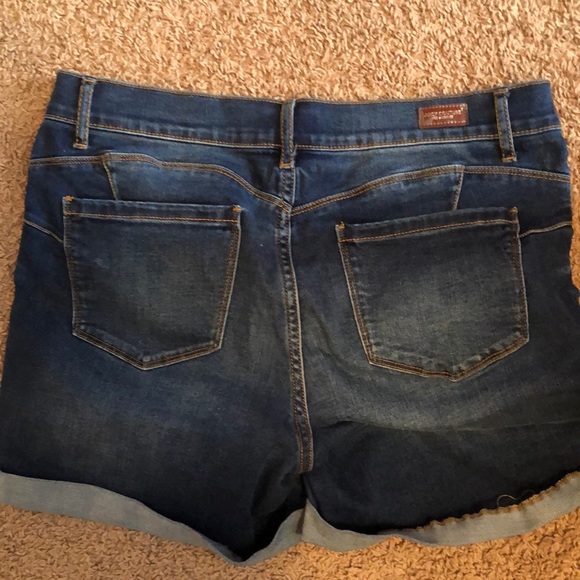 Never worn juicy shorts! - Picture 2 of 2
